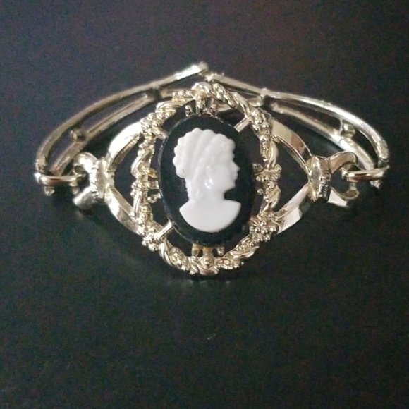 Jewelry - 💕 3 for $15 Bracelet